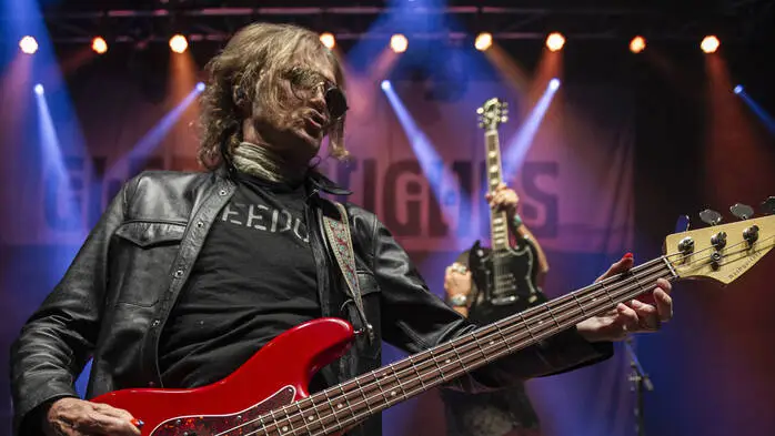 Rocklegende Glenn Hughes folgt dem ärztlichen Rat und verabschiedet sich von der Bühne