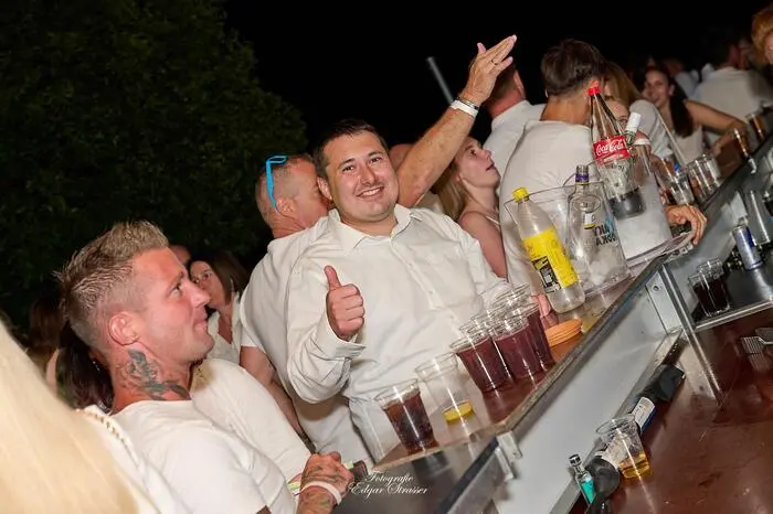 Klicken Sie sich durch die besten Fotos der „weißen Nacht“ des Sportvereins St. Anna am Aigen!
