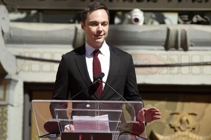 Das ergibt bei einer Episodenlänge von 21 Minuten einen theoretischen Stundenlohn von 2,8 Millionen Dollar. Damit sind die "Big Bang Theory"-Stars aktuell die Bestverdiener im Seriengeschäft.