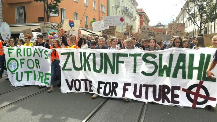 Rekordbeteiligung beim Klimastreik in Österreich: Allein in Wien waren am Freitag 30.000 Menschen auf der Straße. In Innsbruck waren es 16.000 bis 18.000.