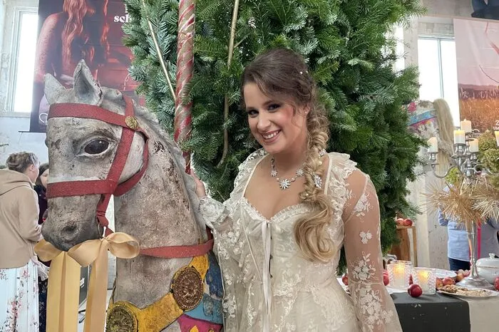 Musicalstar Anja Wendzel führte mit einer Märchengeschichte an die neue Werbekampagne heran.