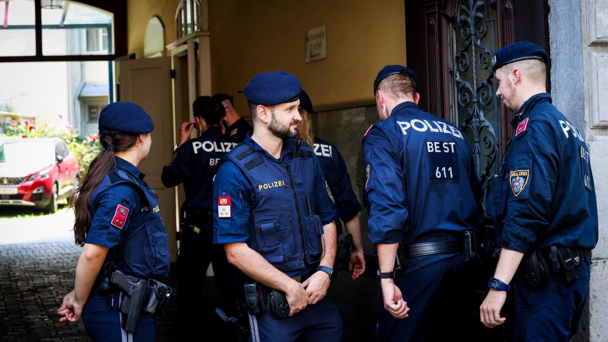 Großaufgebot der Exekutive vor dem Tatort mitten im Grazer Zentrum – in der Kaiserfeldgasse sitzt der Schock tief