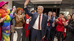 Peter Kaiser bei der Rückkehr in die SPÖ-Zentrale 