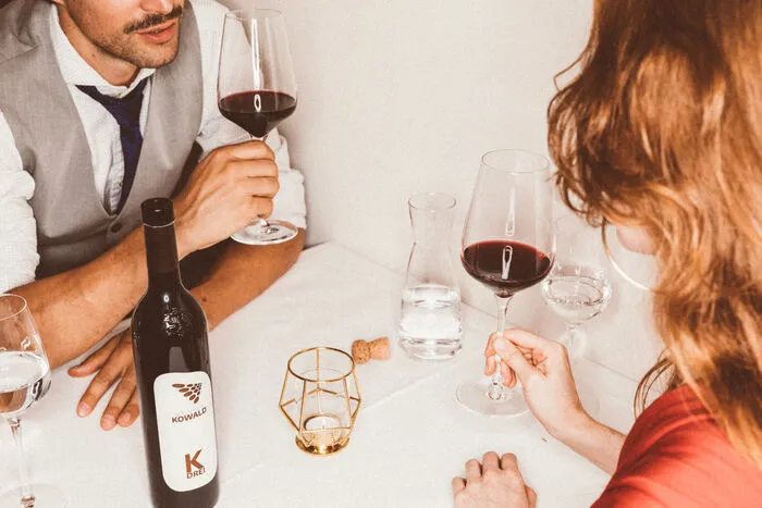 Ein Hoch auf die Liebe! Genießen Sie Weiß- und Roséwein aus dem eigenen Weinhof KOWALD 