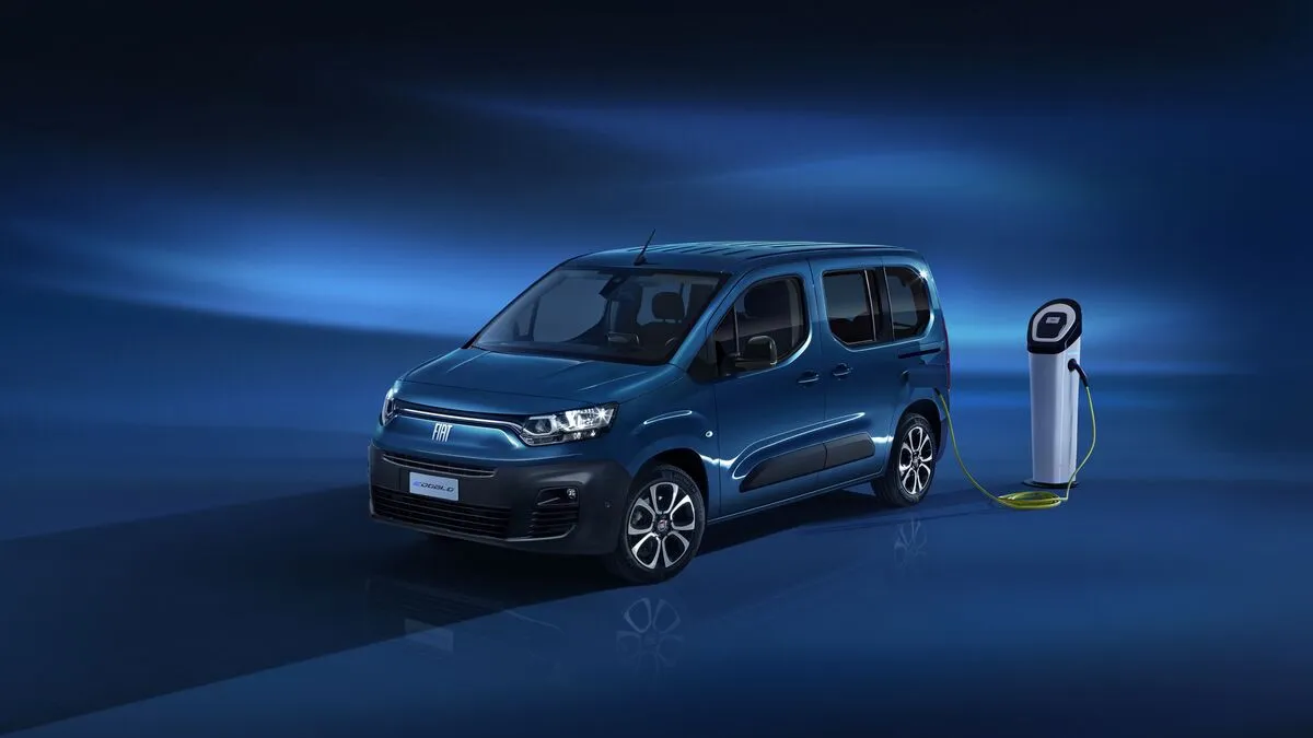 Der neue Fiat Doblo geht an die Ladesäule