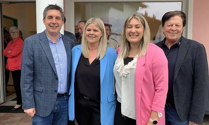 Stadtrat Christoph Staudacher, Manuela Bodner, Lisa Emberger und Vizebürgermeister Willi Koch bei der Eröffnung