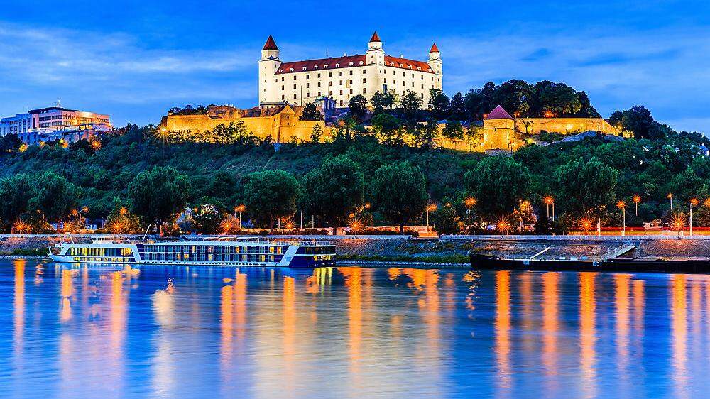 Beeindruckend: Die Burg Bratislava an der Donau über der Stadt