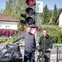 An der Kreuzung Wiesensteig/Tiroler Straße, dürfen Radfahrerinnen und Radfahrer vom Wiesensteig kommend nach rechts in den Radweg der Tiroler Straße auch bei Rot einfahren