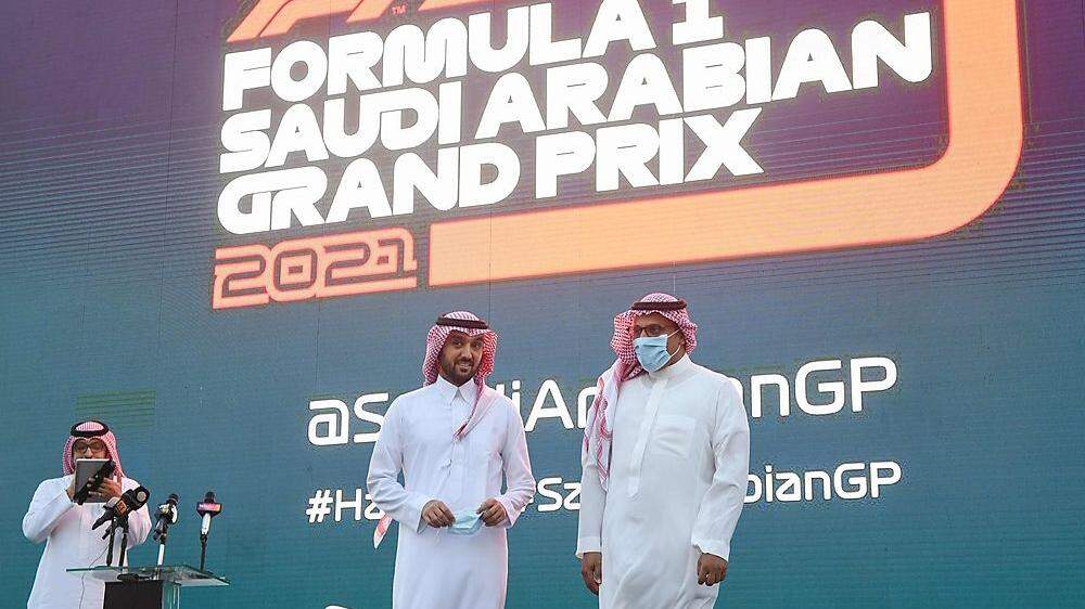 Prinz Abdulaziz bin Turki (links), Sportminister Saudi Arabiens, mit Khalid al-Faisal, dem Vorsitzenden des Motorsportverbandes des Landes