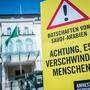 Amnesty-Aktivisten fordern vor der Botschaft Saudi-Arabiens in Wien, dass der Fall Khashoggi lückenlos aufgeklärt wird.