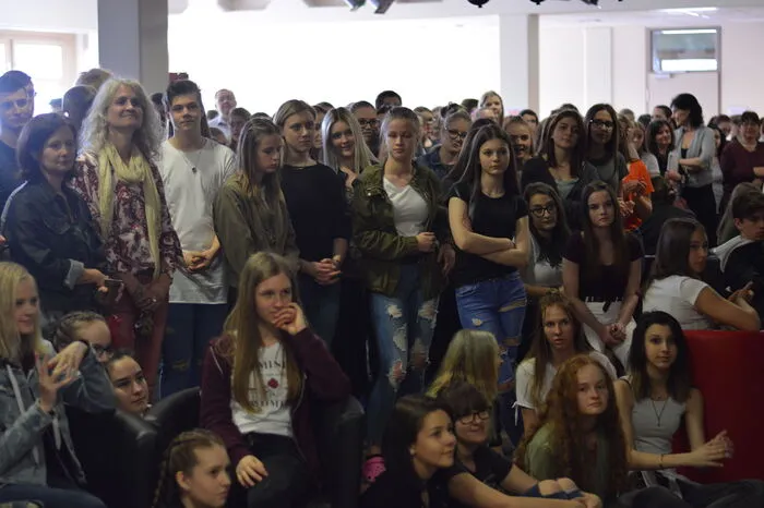 Am 20. April 2018 konnten die Schüler im Rahmen dieses Festes die Bibliothek ausnahmsweise von einer ganz anderen Seite kennen lernen: Es gab verschiedene Aktivitäten und Spiele, eine Fotobox und auch ein kulinarischen Angebot. Um 9:45 wurde das Graffiti feierlich von  Direktor Hans Georg Gottsberger enthüllt.