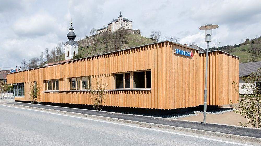 Die neue Holzfiliale der Kärntner Sparkasse in Straßburg