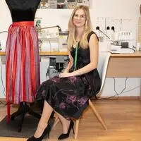 Corinna Trampitsch führt ihr Schneideratelier seit 2024