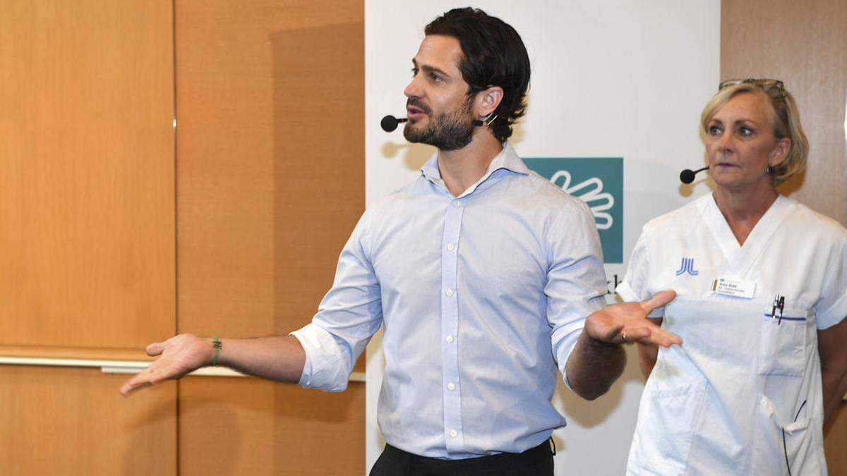 Carl Philip bei der Pressekonferenz im Spital von Danderyd