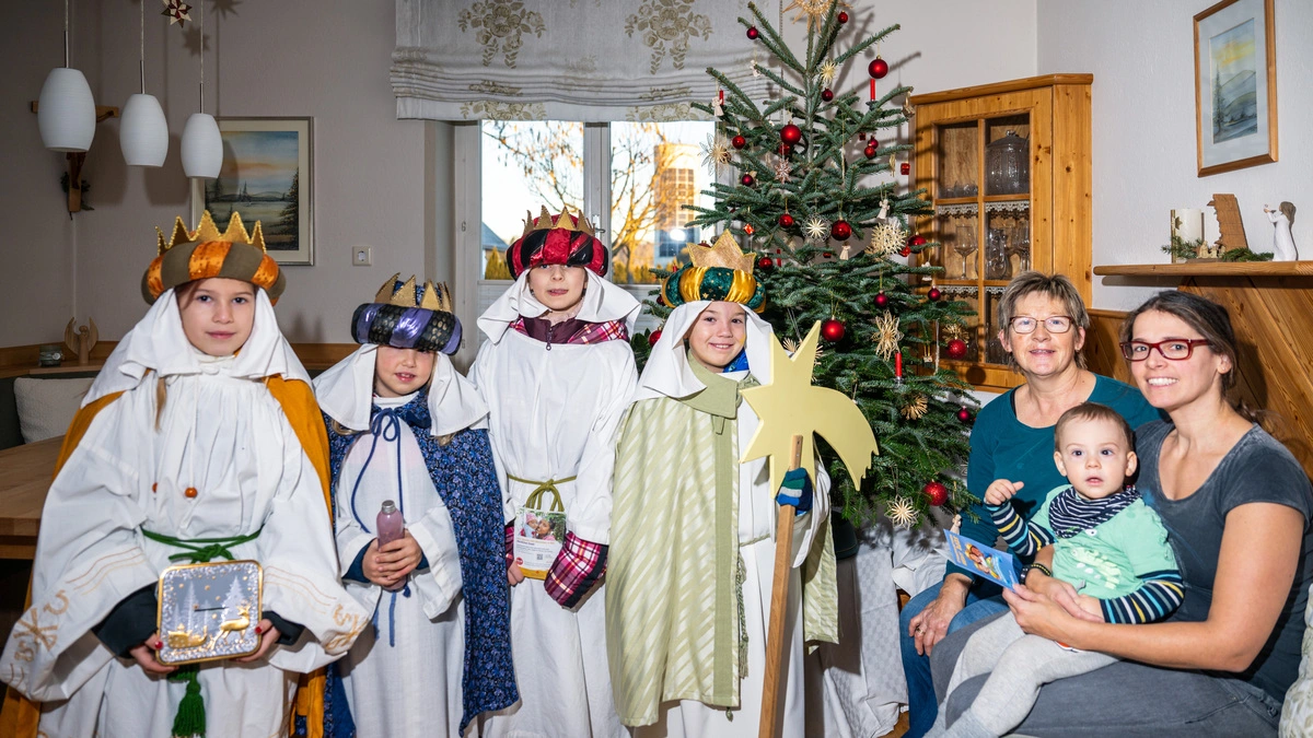 Die Sternsinger zu Gast bei Familie Hofstätter