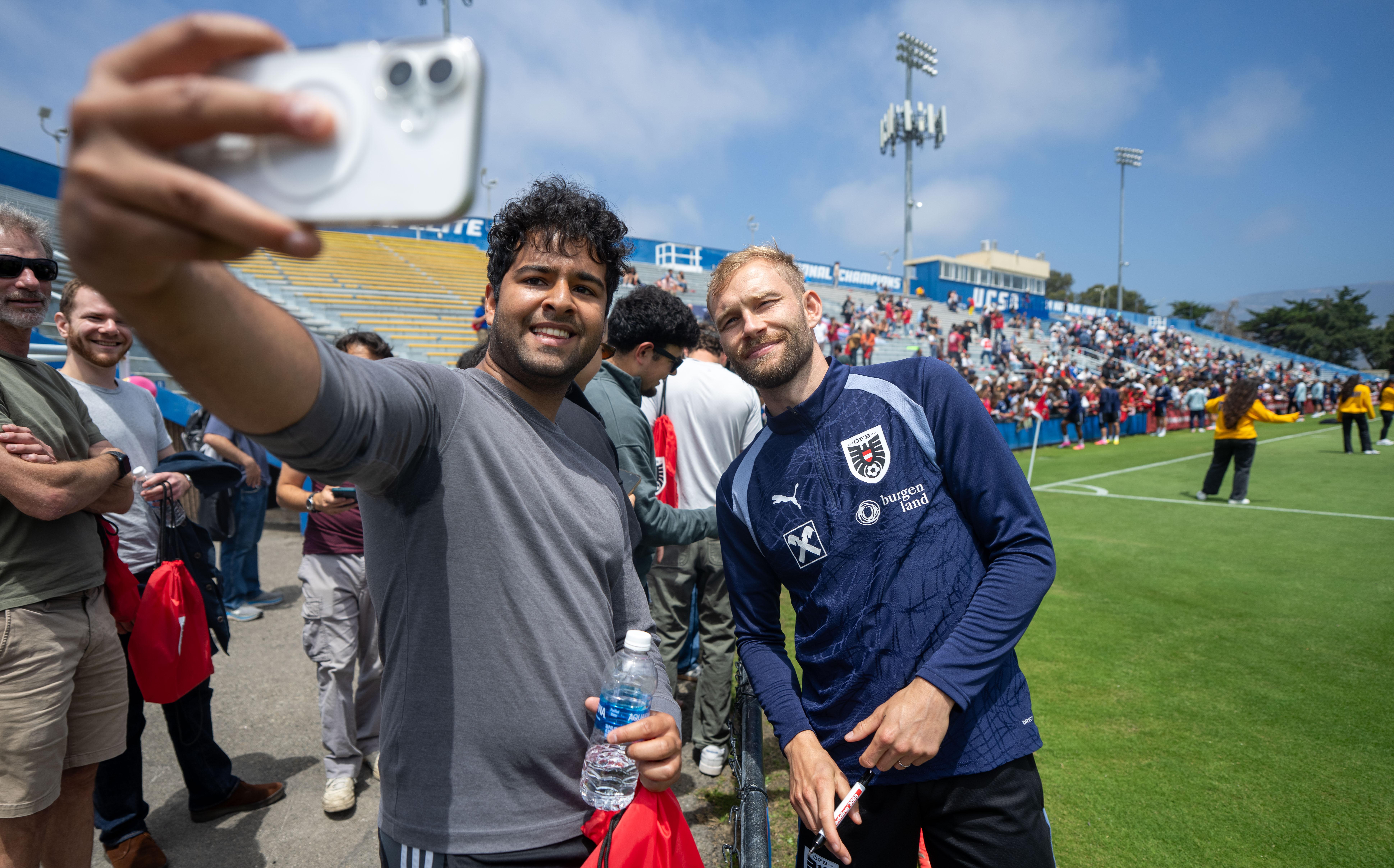 Selfies mit Konrad Laimer sind auch in den USA begehrt