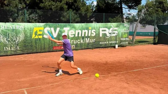 Auf der Brucker Murinsel spielen seit Montag die besten jungen Tennisspieler Österreichs