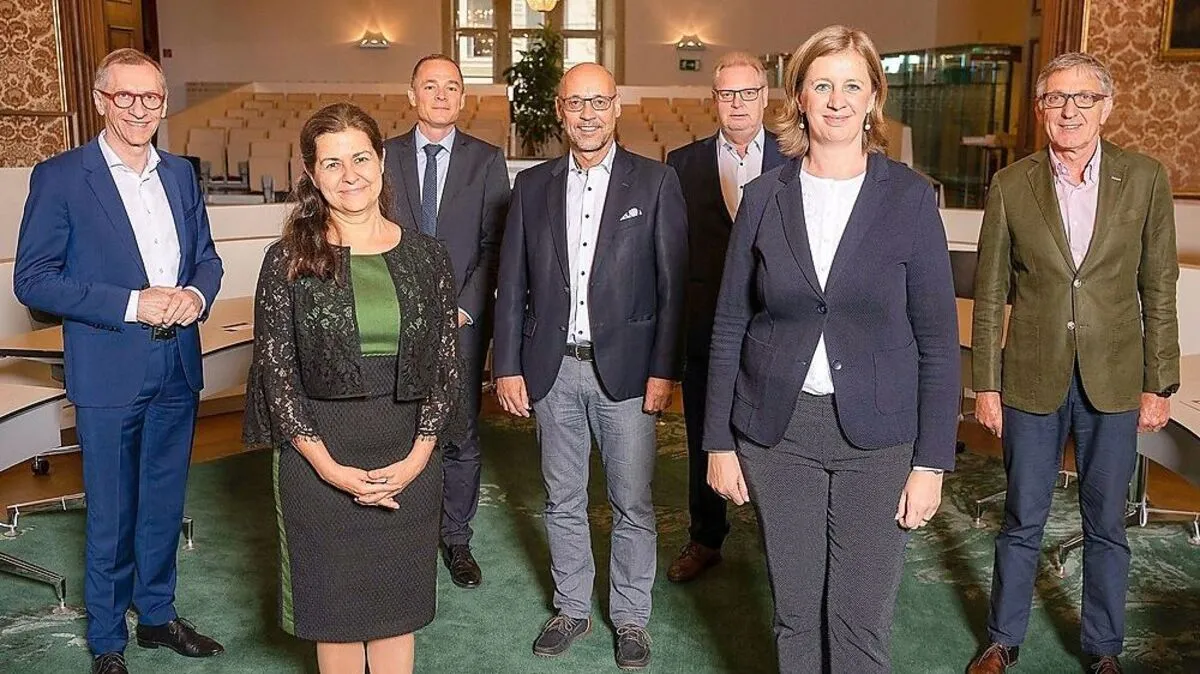 Soziallandesrätin Doris Kampus und Wirtschaftslandesrätin Barbara Eibinger-Miedl analysierten mit den Spitzen der steirischen Sozialpartner und des AMS 