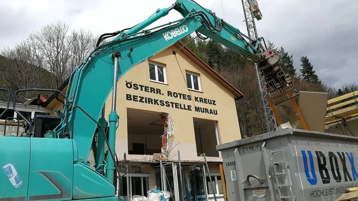 Derzeit wird die alte Rot Kreuz-Dienststelle in Murau abgerissen.