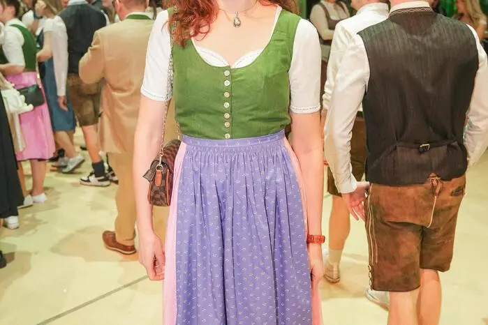 Gerlinde Glättler aus Weiz hat ihr Dirndl selbst genäht. Knapp 30 Stunden war sie dabei
