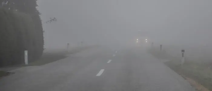 Sujet Nebel Straße schlechte Sicht Auto Herbst Oktober 2018