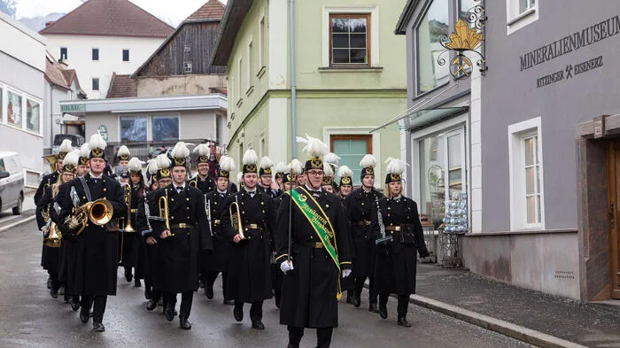 Der Musikverein Bergkapelle Eisenerz begleitete die diesjährige, in kleinem Rahmen abgehaltene Barbarafeier der VA Erzberg musikalisch.