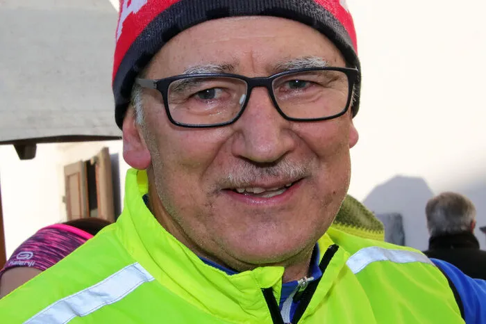 Nach den Bedingungen auf der über 140 Kilometer langen Strecke befragt, lacht Alfred Gert (Foto): „Es war alles dabei, vom mir so sehr gewünschten Schneefall, der für eine zauberhafte Adventstimmung sorgte, bis hin zum Schneesturm über den Seeberg mit eisglatten Straßen. Und dann in unserer Heimat der herrliche, sonnendurchflutete Wintermorgen.“