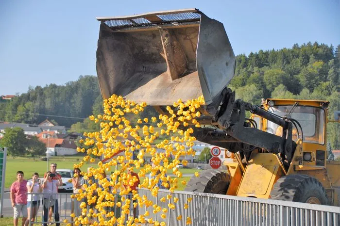 Ihre Reise begann an der oberen Rabnitzbrücke in der Gemeinde Ludersdorf-Wilfersdorf.