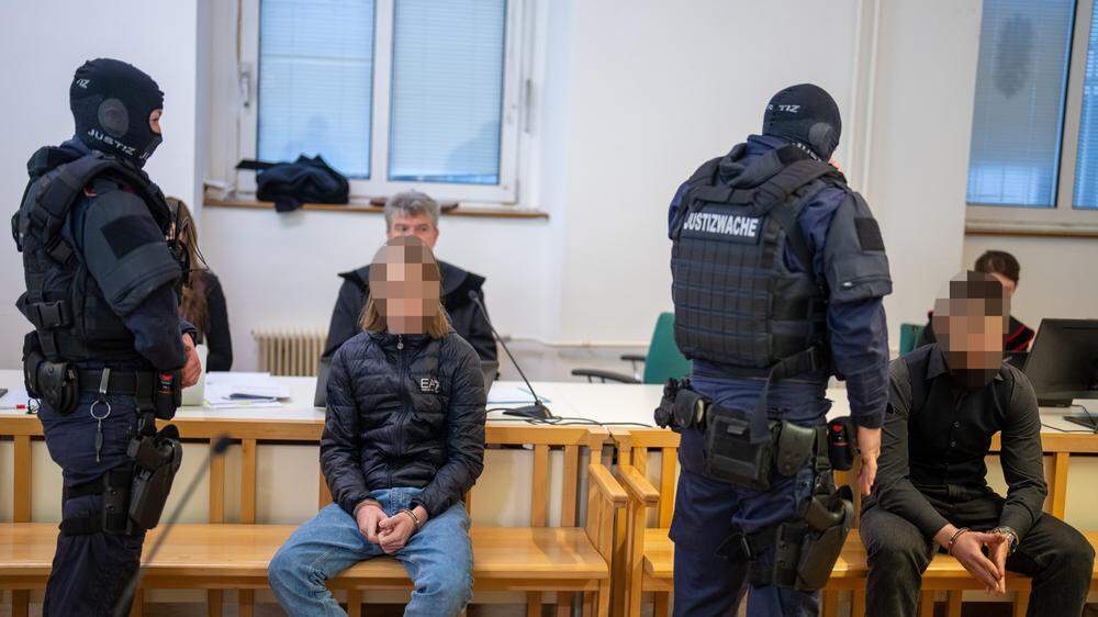 Die Anhänger der Terror-Miliz „Islamischer Staat“ vor Gericht | Seit Montag mussten sich zwei junge Anhänger der radikalislamistischen Terror-Miliz „Islamischer Staat“ (IS) am Wiener Landesgericht verantworten