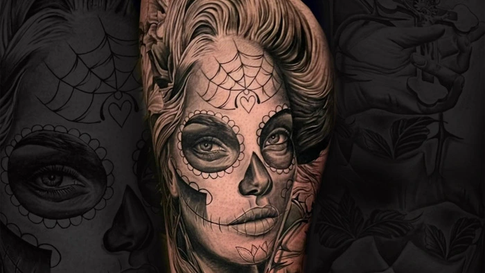 Detailreiches Tattoo von Andrew D: Mit präziser Technik und tiefgründigen Symbolen erzählt Made Men Tattoo Geschichten auf der Haut.