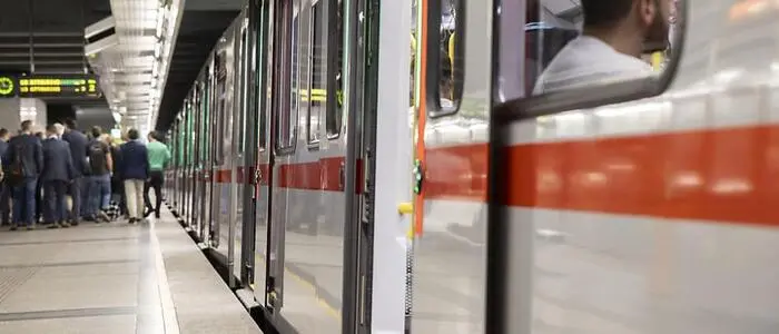 In dem Trend werden Handys auf den Zug geklebt (Sujetbild)