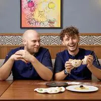 Wieder vier Hauben erkocht, da hat man gut lachen: Die beste Grazer Bewertung im Gault&Millau 2027 ging auch heuer an Jan Eggers, Manuel Ulrich und Team vom Restaurant „Zur Goldenen Birn“ im Grazer Parkhotel