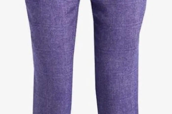 Auf den Geschmack gekommen? Hier einige violette Insprirationen: Hose von Banana Republic um 99,95 Euro.