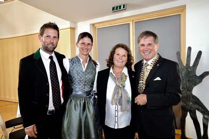 Arno Kronhofer junior, Simone Pock, Margret und Arno Kronhofer, Governor des Distriktes 1910