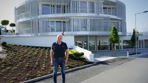 Unternehmer Alois Mochart vor der White Pearl in Köflach