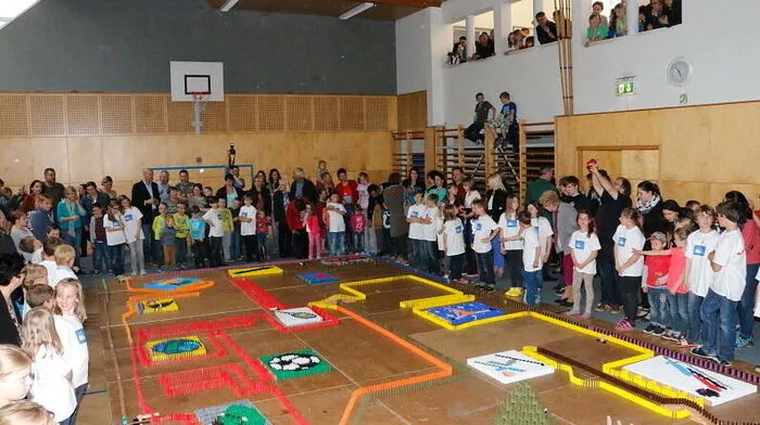 Volles Haus beim Domino Day in St. Johann