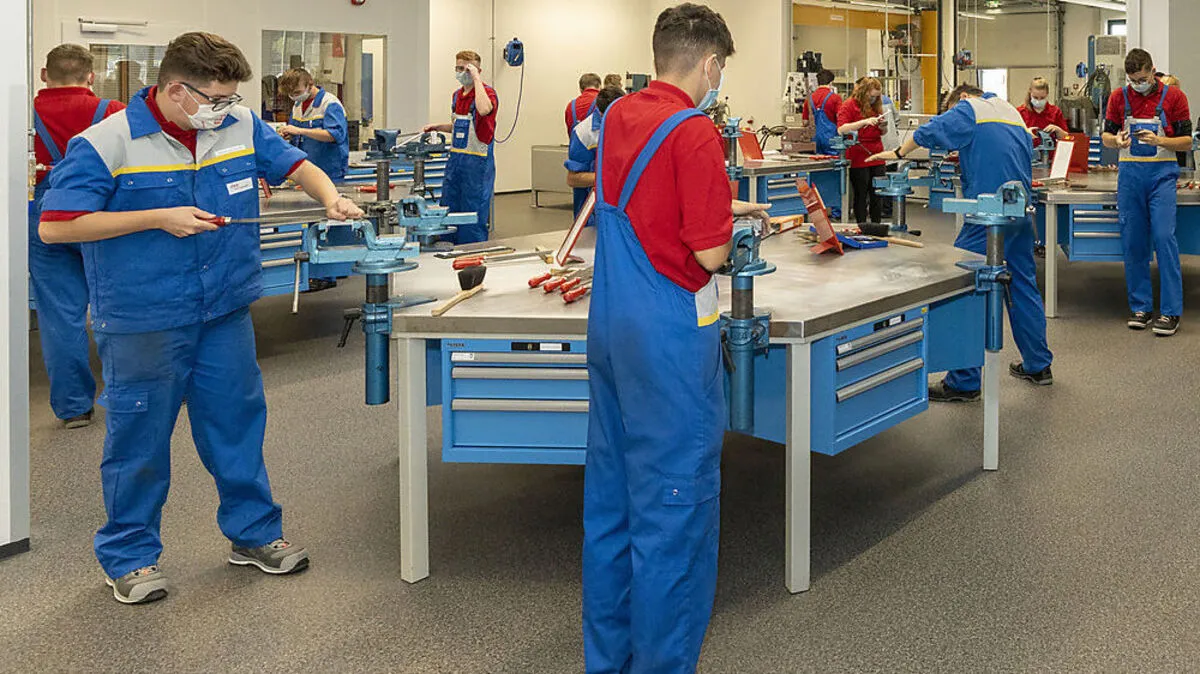 Lehrlinge der ÖBB in der Lehrwerkstätte Knittelfeld