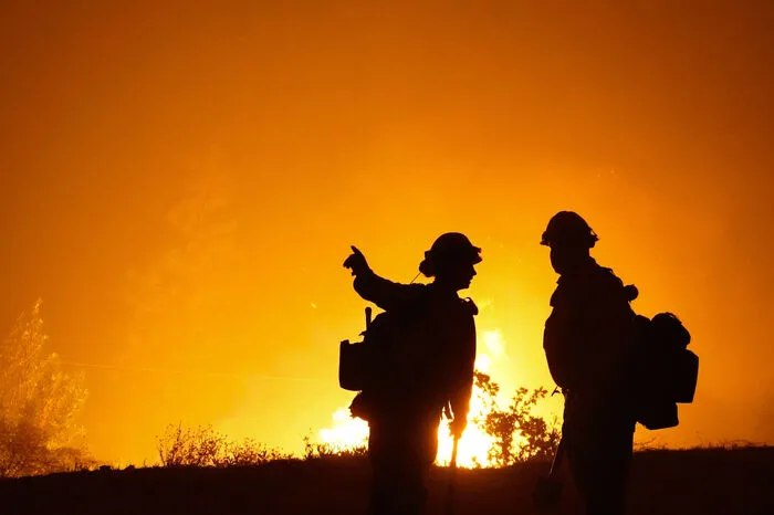 Das sogenannte El Dorado Fire nahe Oak Glen im Bezirk San Bernardino war am Samstag in der Früh ausgebrochen. 