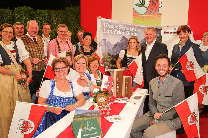 ... Die Delegation aus dem Kaisertal freute sich über den Sieg ...