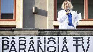 Paranoia TV: Ekaterian Degot eröffnet den steirischen herbst auf dem Balkon des Grazer Orpheums