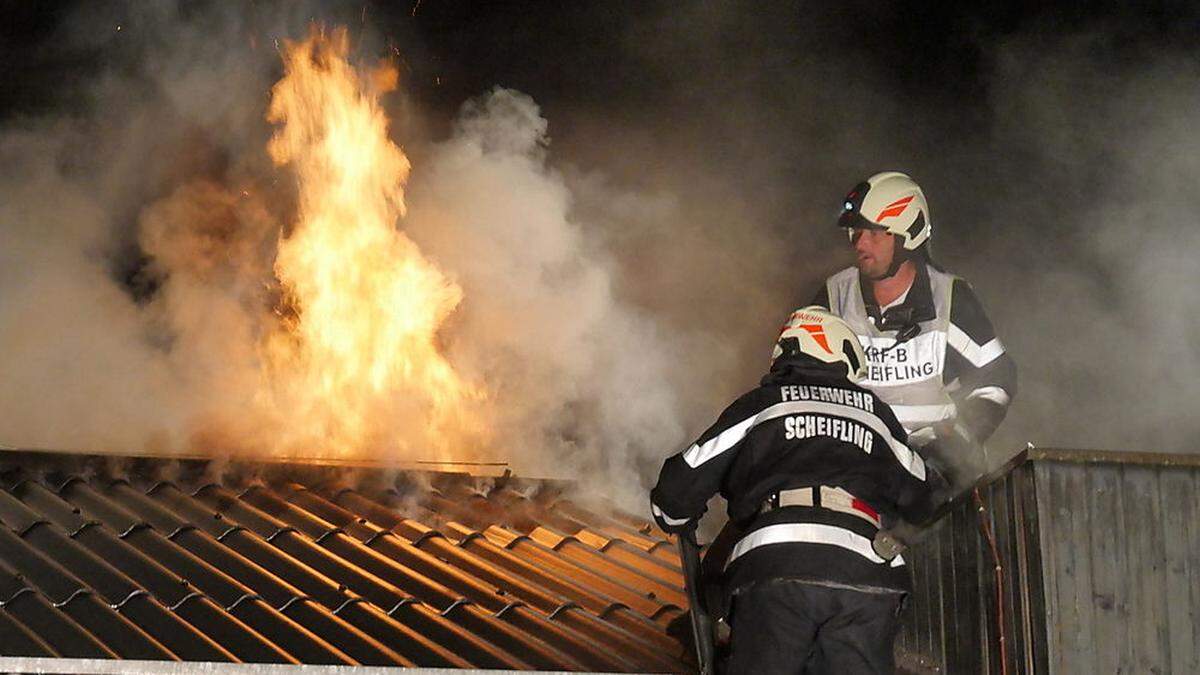 Feuer griff auf Gaststätte über