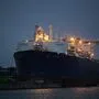 Schwimmender Terminal für flüssiges Erdgas (LNG) im Hafen von Lubmin 