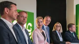 Ernst Gödl (li.) in der Parteizentrale der Steirer-VP, als er mit Andreas Herz, Kathrin Nachbaur, Karl Schmidinger, Martina Kaufmann und Werner Amon als Kandidat für die Nationalratswahl 2017 vorgestellt wurde. 