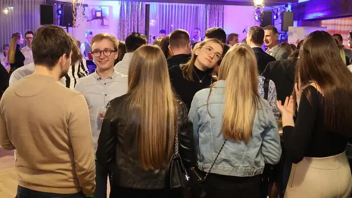 Brandheiße Ballnacht in Schiefling. Klicken Sie sich durch die Bilder!