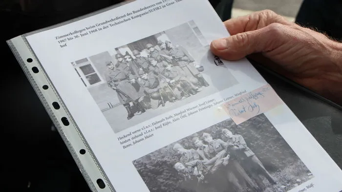Gleich zu Beginn wurden die Mitgebrachten Fotos angesehen und in Erinnerungen geschwelgt.