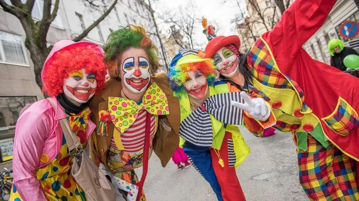 Narrenherzen schlagen im Fasching höher - bzw. närrischer und das vor allem am Faschingsdienstag beim großen Faschingsumzug der Kleinen Zeitung in der Grazer Innenstadt.