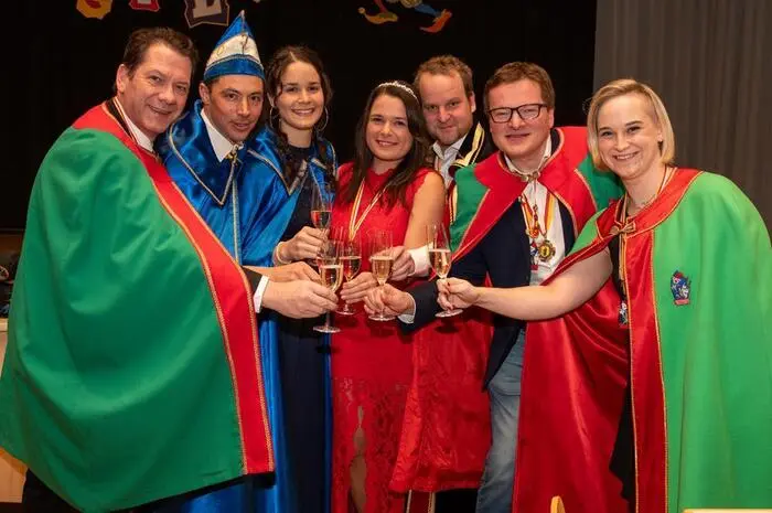 KöMau-Präsident Ernst Pizzato, Martin I. Guist, Bettina I. Stöffler, (beide Liesing) Daniela I. Hinteregger, Peter I. Stampfer, Günther Schreibmejer, Sabrina Hassler (alle KöMau)