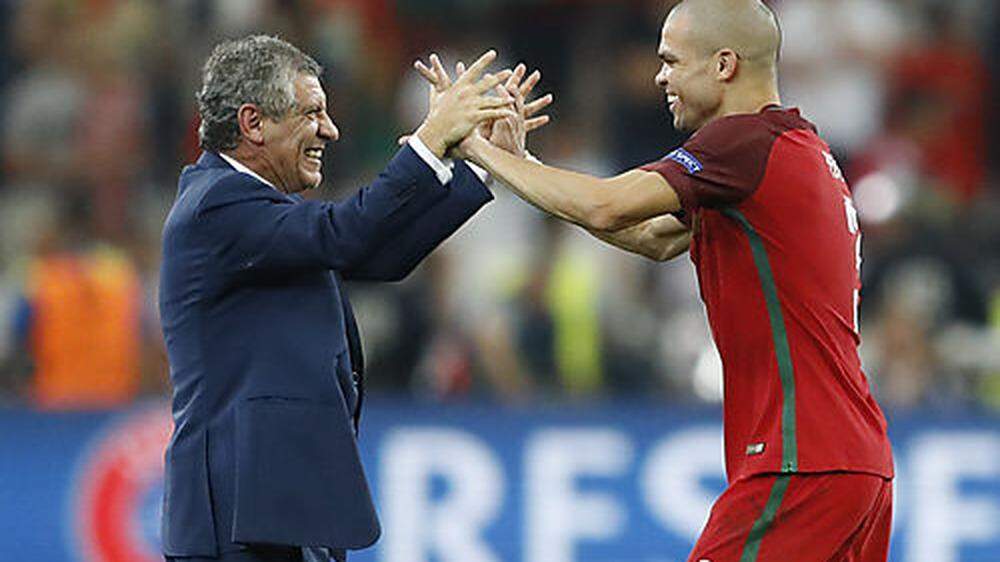 Portugals Teamchef Fernando Santos mit Abwehr-Raubein Pepe