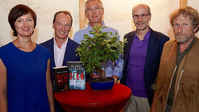 Ilona Geitner (SOS Kinderdorf), Marc Elsberg, Wolfgang Stocker, Schatzmeister Martin Skorianz und Günther Klösch	