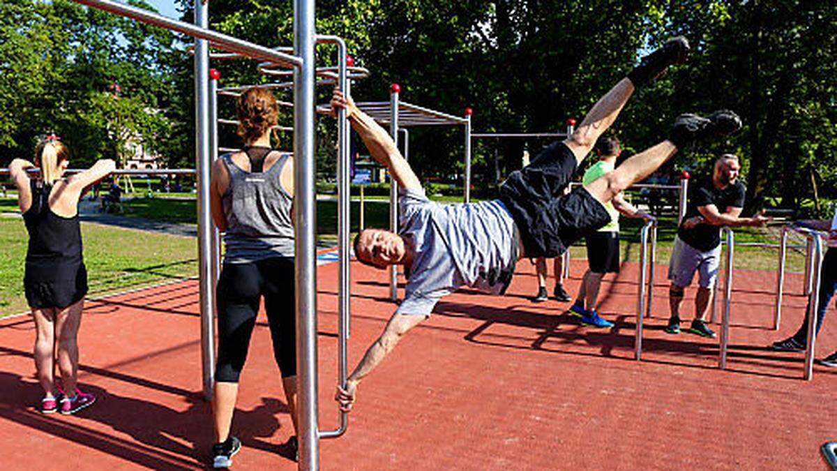 Muskelkraft trainieren kann man in einem der fünf Outdoor-Workout-Parks.